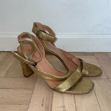 Load image into Gallery viewer, Madewell Liv Pyrite Gold Leather Strappy Open Toe Heels (W9.5)
