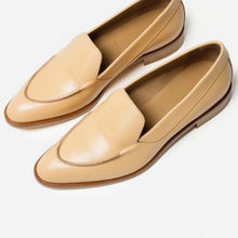 Load image into Gallery viewer, Everlane Leather Slip-On The Modern Loafer (W6.5)

