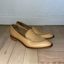 Load image into Gallery viewer, Everlane Leather Slip-On The Modern Loafer (W6.5)
