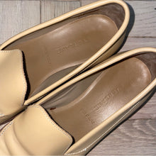Load image into Gallery viewer, Everlane Leather Slip-On The Modern Loafer (W6.5)
