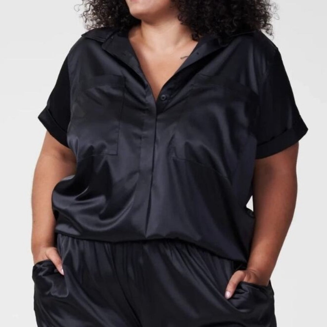 Universal Standard Trish Satin Button Pocket Short Sleeve Top (26) - (28)