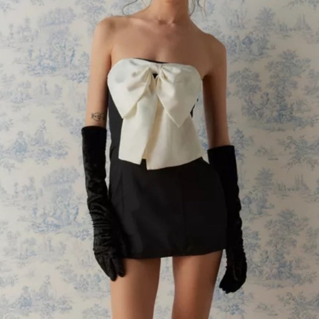 NWT Urban Outfitters Kimchi Blue Emmery Bow Strapless Mini Dress (Medium)