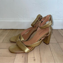 Load image into Gallery viewer, Madewell Liv Pyrite Gold Leather Strappy Open Toe Heels (W9.5)
