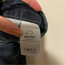 Load image into Gallery viewer, Mother The Looker Ankle Fray No Play Distressed Skinny Jeans (25)
