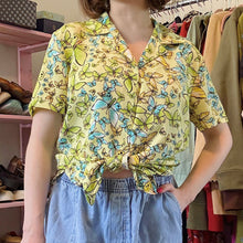 Load image into Gallery viewer, Vintage Butterfly Patterned Button-Down Top (Medium) - (Large)
