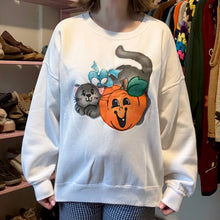 Load image into Gallery viewer, Vintage Puff Paint Pumpkin Cat Jack-O-Lantern Halloween Sweatshirt (Large)
