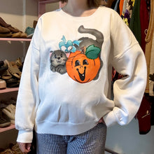Load image into Gallery viewer, Vintage Puff Paint Pumpkin Cat Jack-O-Lantern Halloween Sweatshirt (Large)
