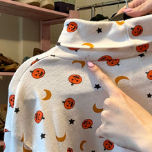 Load image into Gallery viewer, Viintage Jack-O-Lantern Graphic Print Long Sleeve Turtleneck Top (Medium) - (Large)

