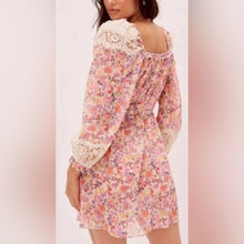 Load image into Gallery viewer, NWT For Love &amp; Lemons Gardenia Floral Sheer Lace Button-Up Robe (Small)
