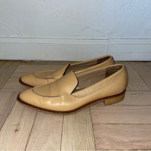 Load image into Gallery viewer, Everlane Leather Slip-On The Modern Loafer (W6.5)
