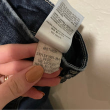 Load image into Gallery viewer, Mother The Looker Ankle Fray No Play Distressed Skinny Jeans (25)
