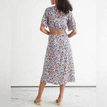 Load image into Gallery viewer, &amp; Other Stories Floral Print Cut Out Flutter Sleeve Midi Dress (0)
