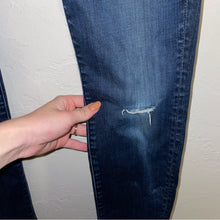 Load image into Gallery viewer, Mother The Looker Ankle Fray No Play Distressed Skinny Jeans (25)
