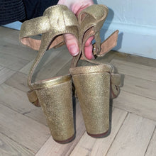 Load image into Gallery viewer, Madewell Liv Pyrite Gold Leather Strappy Open Toe Heels (W9.5)
