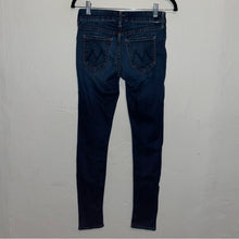 Load image into Gallery viewer, Mother The Looker Ankle Fray No Play Distressed Skinny Jeans (25)
