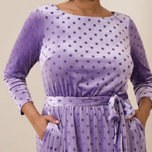 Load image into Gallery viewer, Torrid Velvet Polka Dot Belted 3/4 Sleeve Midi Dress (1X)
