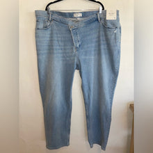 Load image into Gallery viewer, NWT Abercrombie &amp; Fitch The Dad High Rise Asymmetrical Straight Short Jeans (24W) Petite
