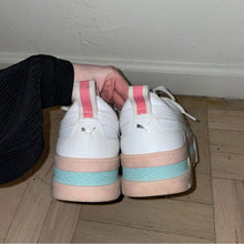Load image into Gallery viewer, Puma Mayze Pop Bright Heights Chunky Platform Sneakers (W10)
